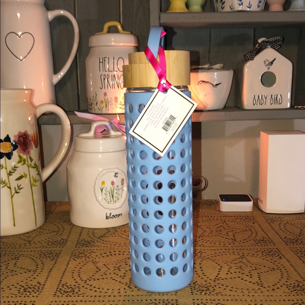 Lilly Pulitzer Glass Water Bottle Featured In Frenchie Blue Caning - Picture 6 of 13